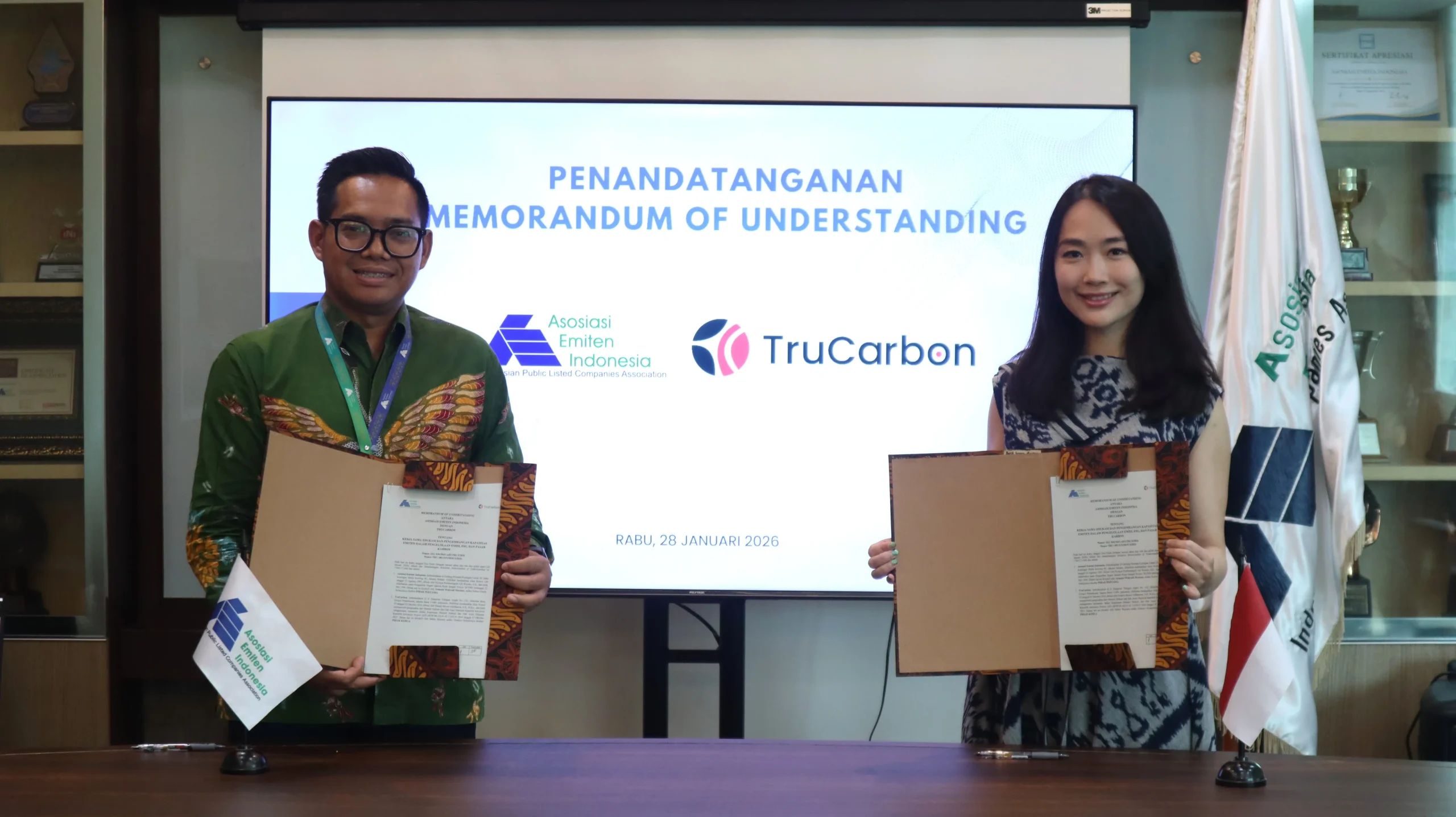 MoU Signingweeen TruCarbon and Asosiasi Emiten Indonesia